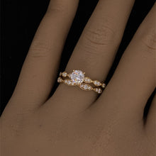 Load image into Gallery viewer, Diamond Detailed 14K Yellow Gold Band
