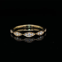 Load image into Gallery viewer, Diamond Detailed 14K Yellow Gold Band

